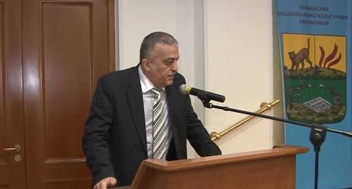Фахраддин Аббасов. Скриншот с видео Qezene Qazana https://www.youtube.com/watch?v=8n02R9uikaU
