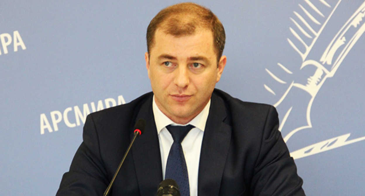 Адгур Ардзинба. Фото: https://mineconom-ra.org/ru/news/interview/980/